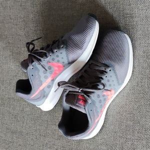 EUC NIKE Downshifter 7